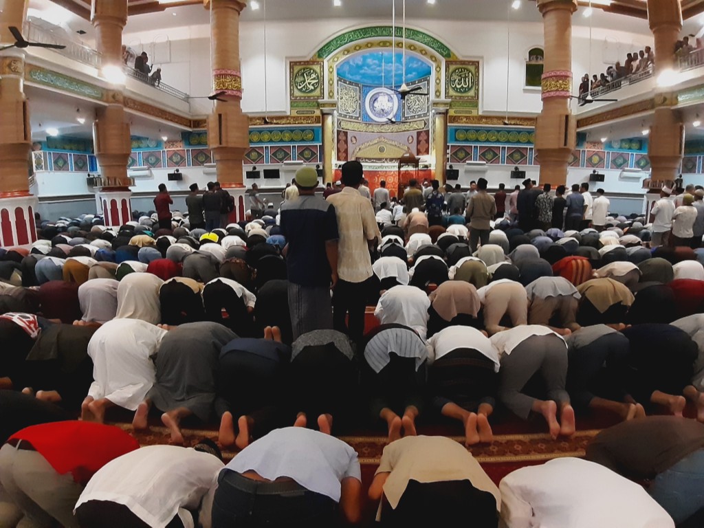 Keributan di Masjid Oman