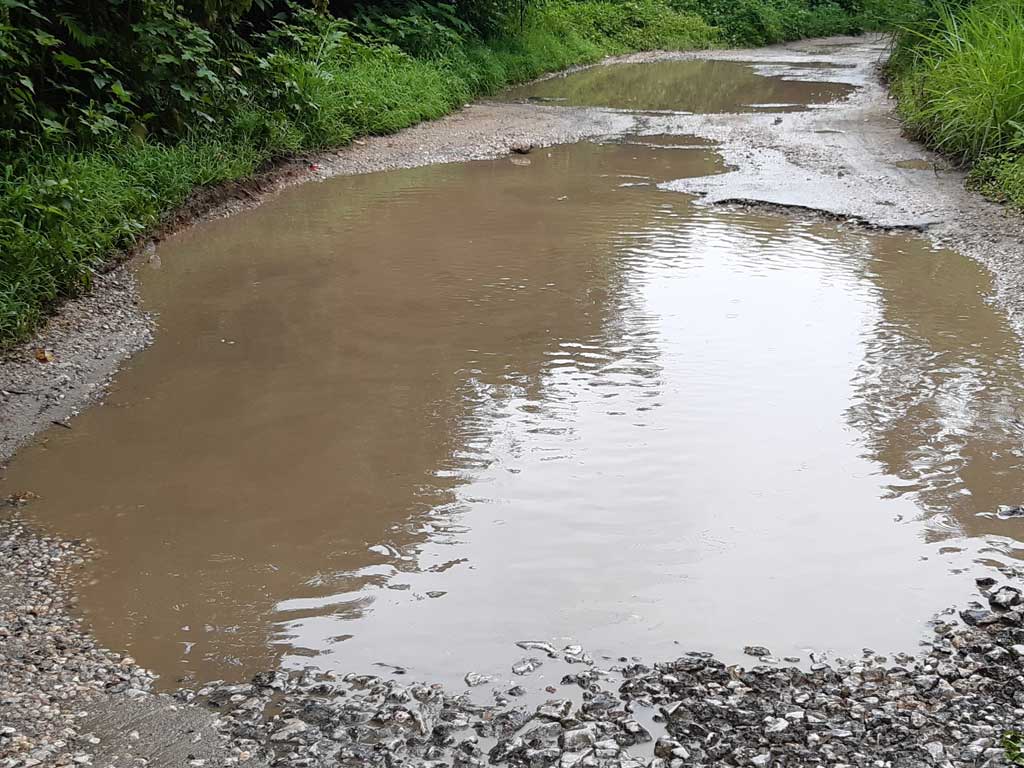 Jalan rusak di dairi