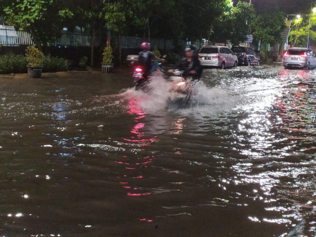 Banjir Surabaya