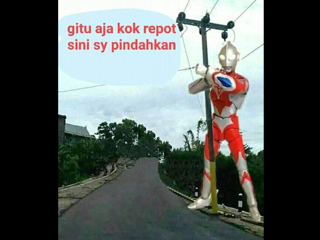 Ultramen Pindahkan Tiang Listrik