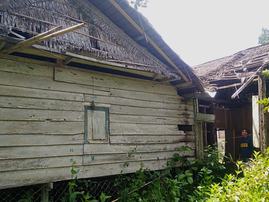 Rumah rusak mamuju