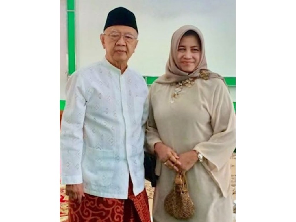 KH Salahuddin Wahid atau Gus Solah