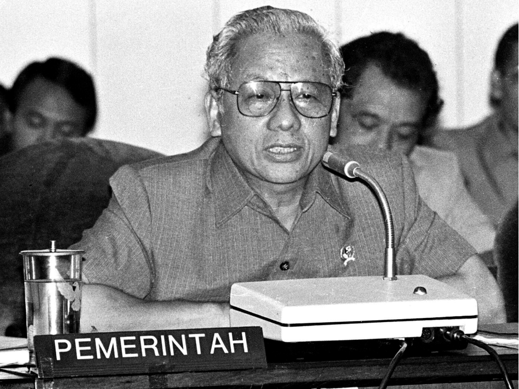 Menteri Keuangan J.B. Sumarlin