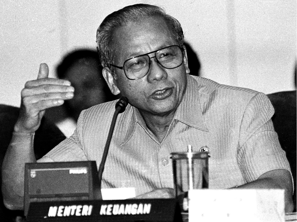 Menteri Keuangan J.B. Sumarlin