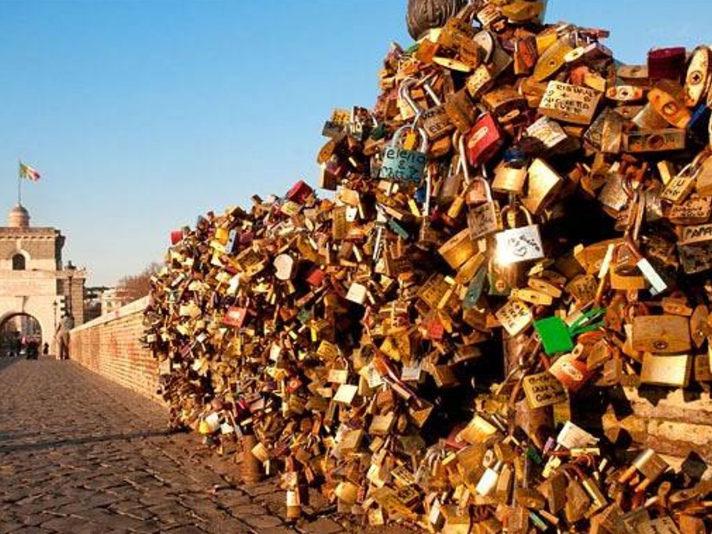 Ponte Milvio Bridge, Roma