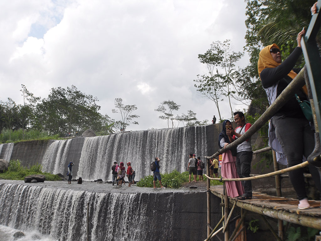 Grojokan Watu Purbo