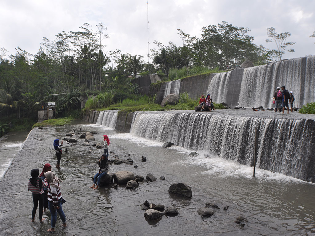 Grojokan Watu Purbo