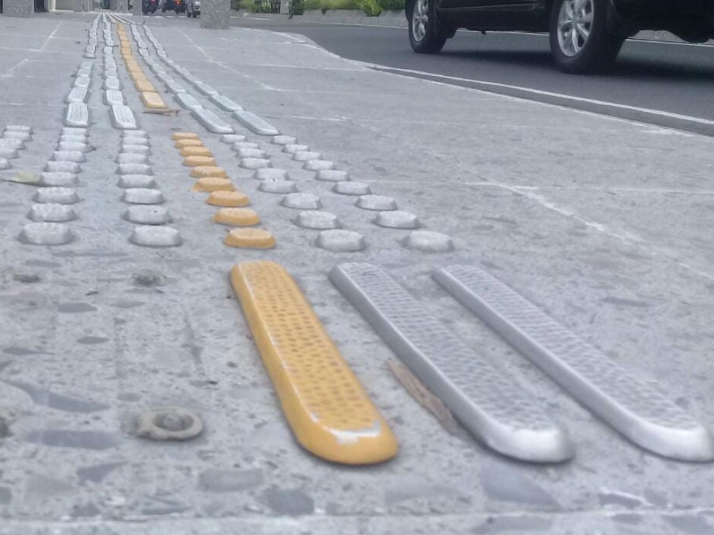 Guiding block di Pedestrian Kotabaru Yogyakarta