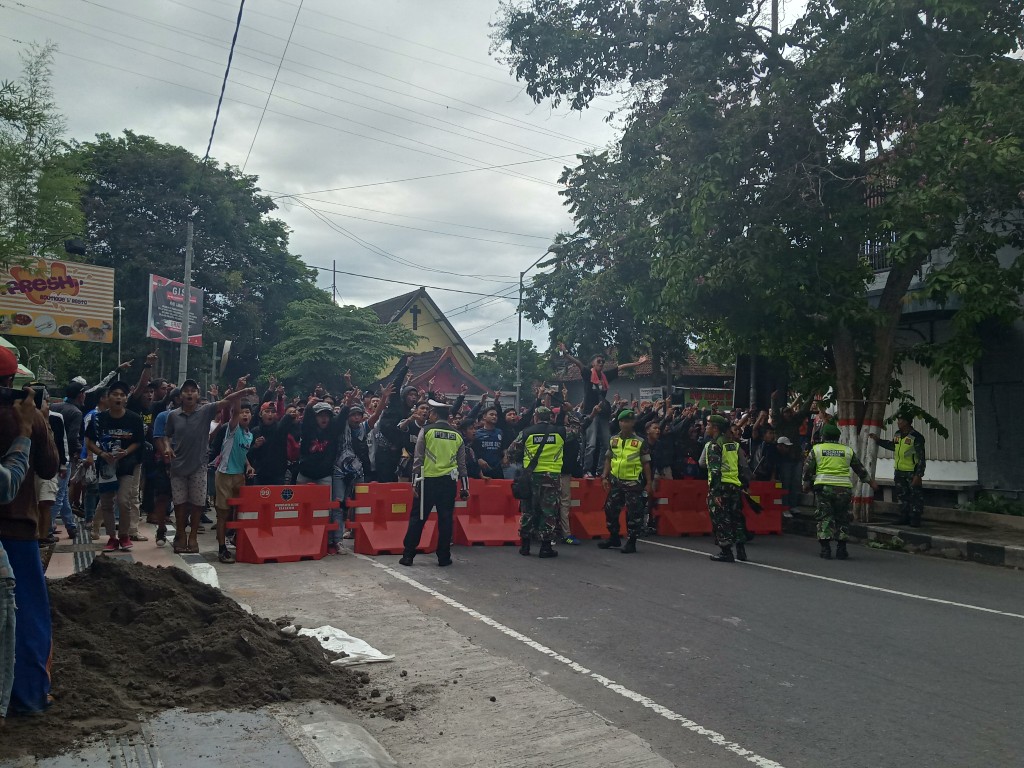 Aremania Vs Bonek