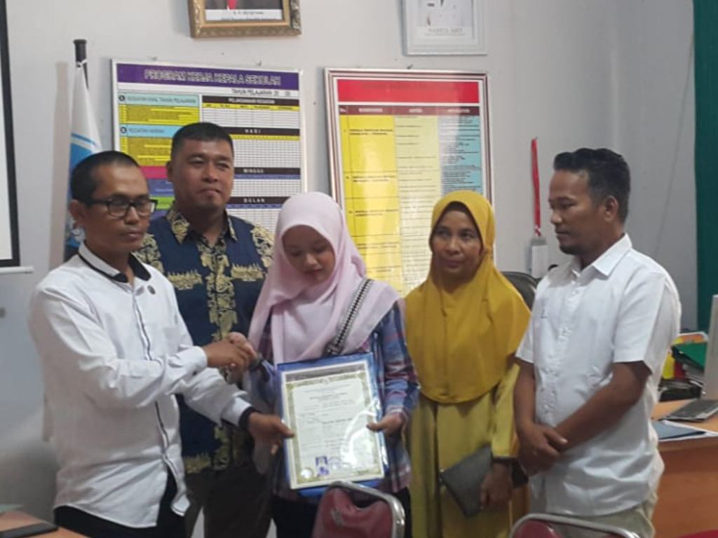 Penyerahan ijazah siswa tertahan di Sumbar