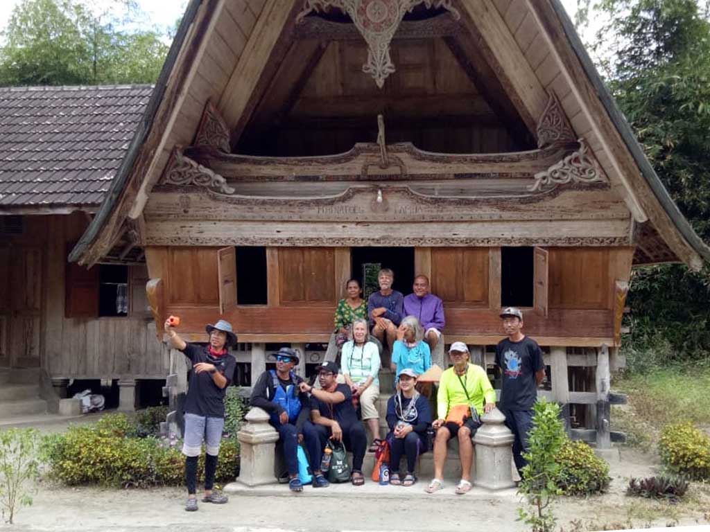 Rombongan Nigel Foster di Danau Toba