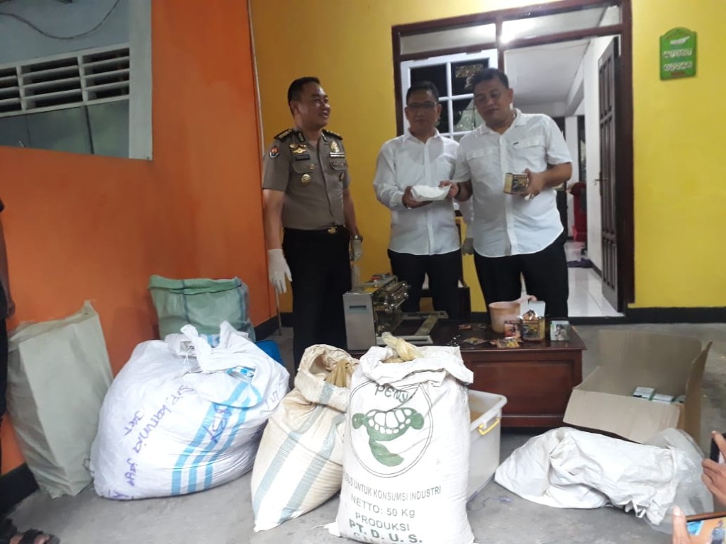 Pabrik Jamu Kuat Ilegal Surabaya