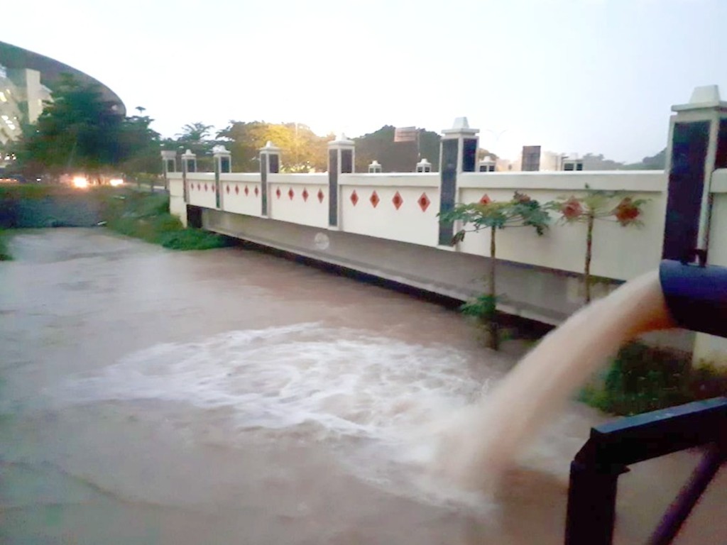 Pompa penyedot banjir