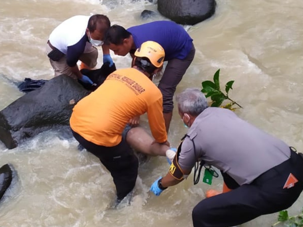 Mayat tersangkut bebatuan sungai di Kulon Progo