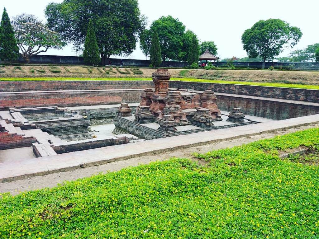 Candi Tikus Mojokerto