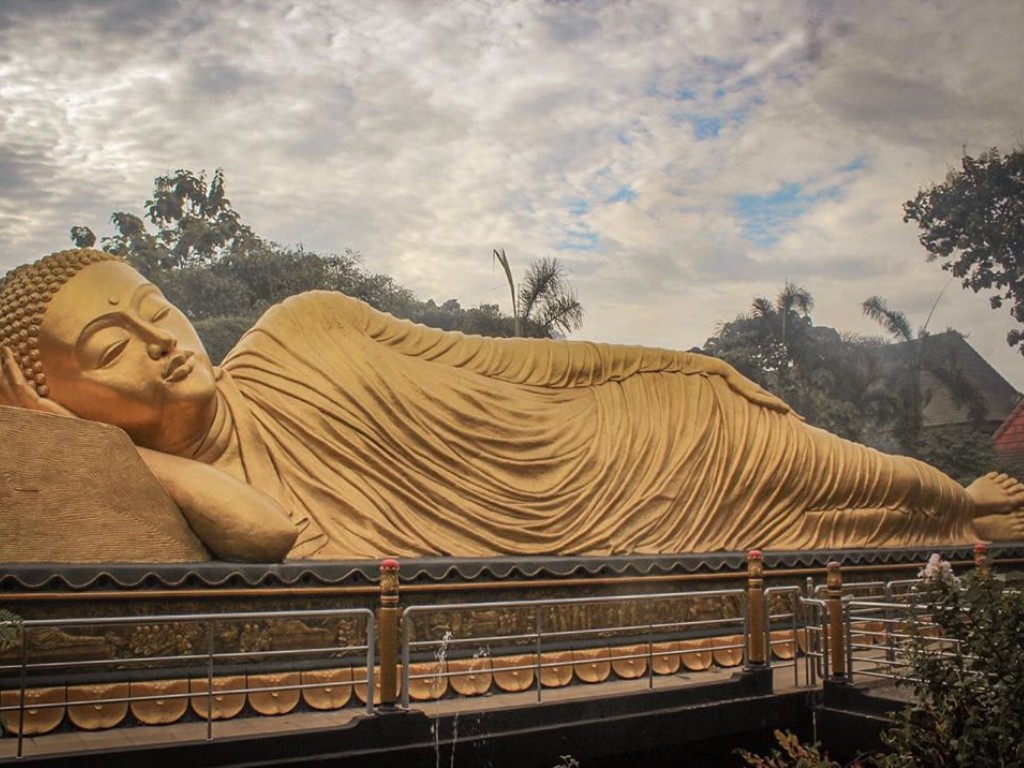 Patung Budha Tidur Mojokerto