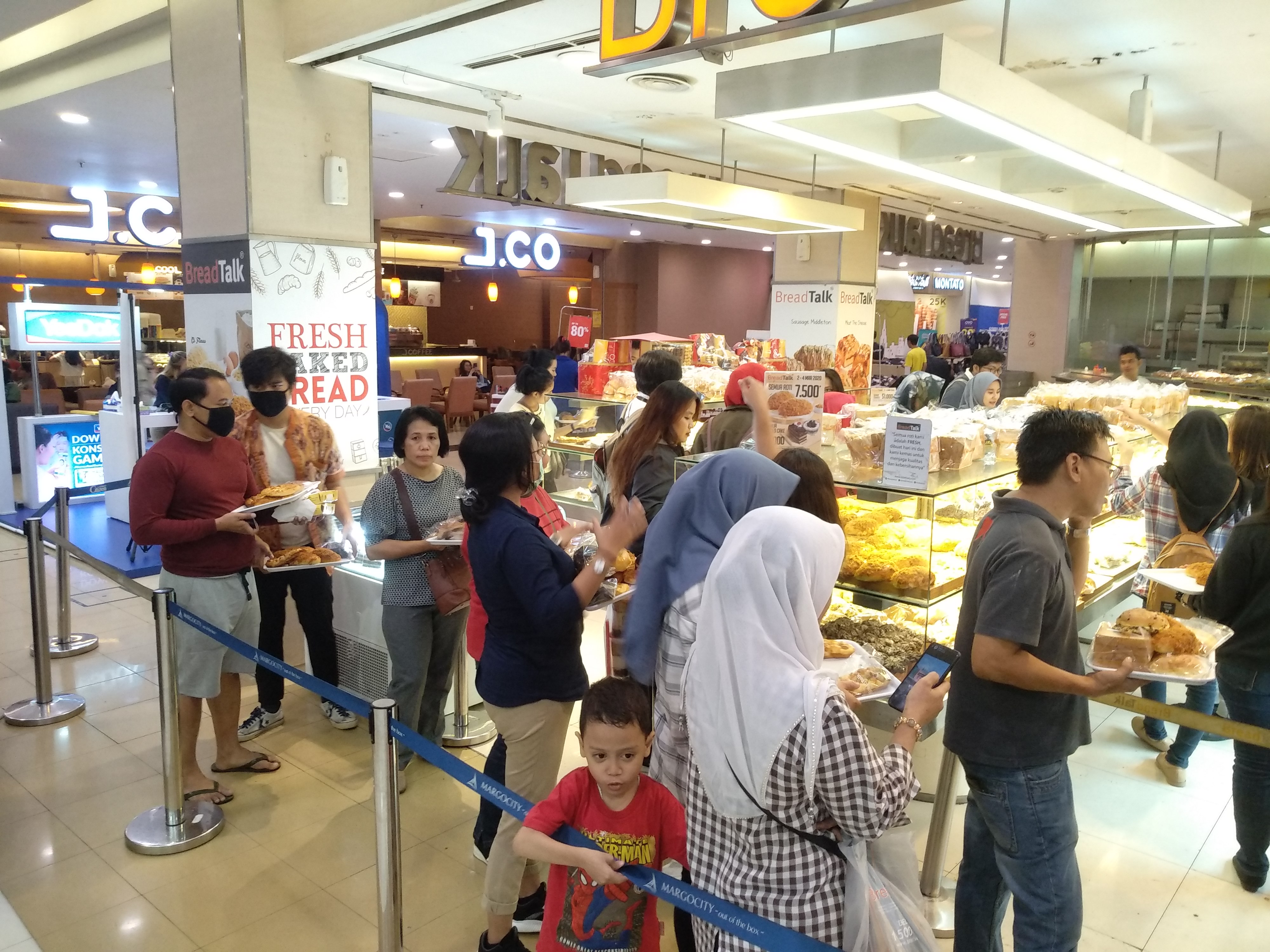 Situasi pusat perbelanjaan