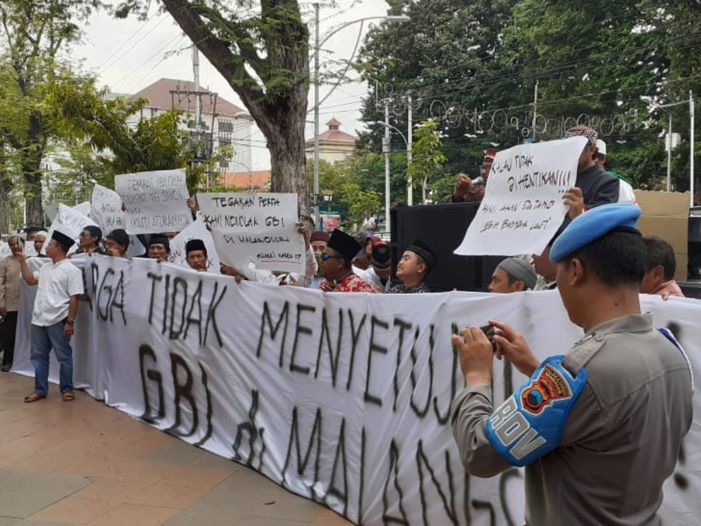 Demo penolakan gereja