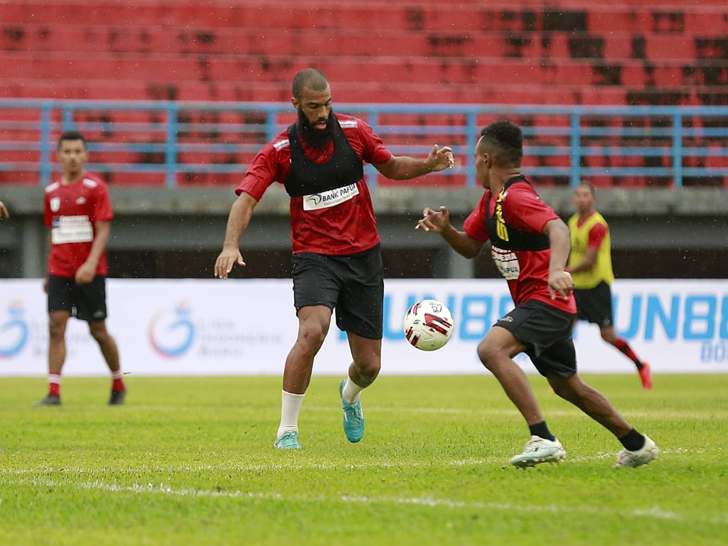 Persipura latihan