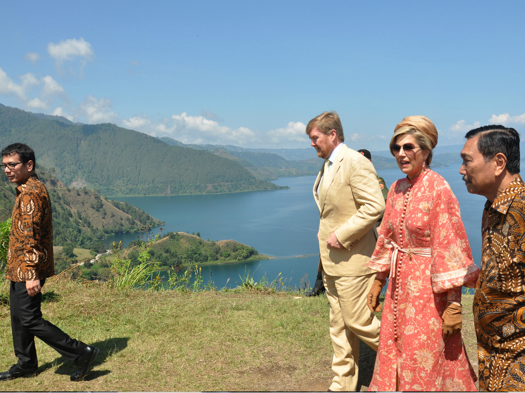 Foto: Raja dan Ratu Belanda Nikmati Keindahan Danau Toba | Tagar
