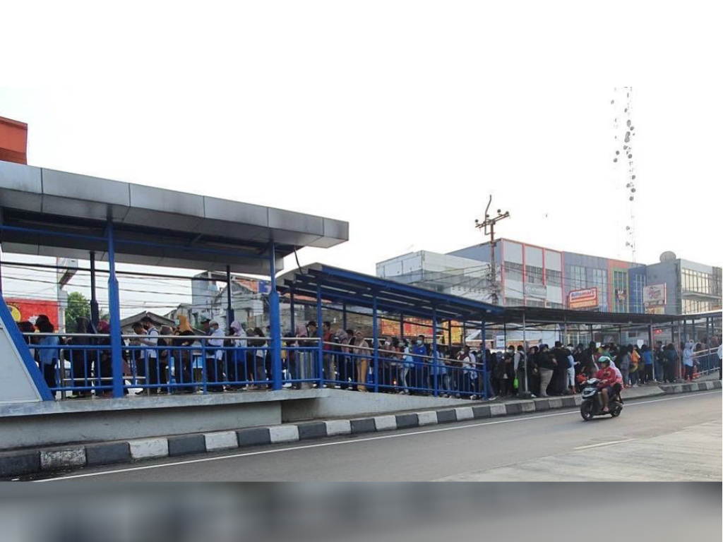 Halte Transjakarta Budi Luhur