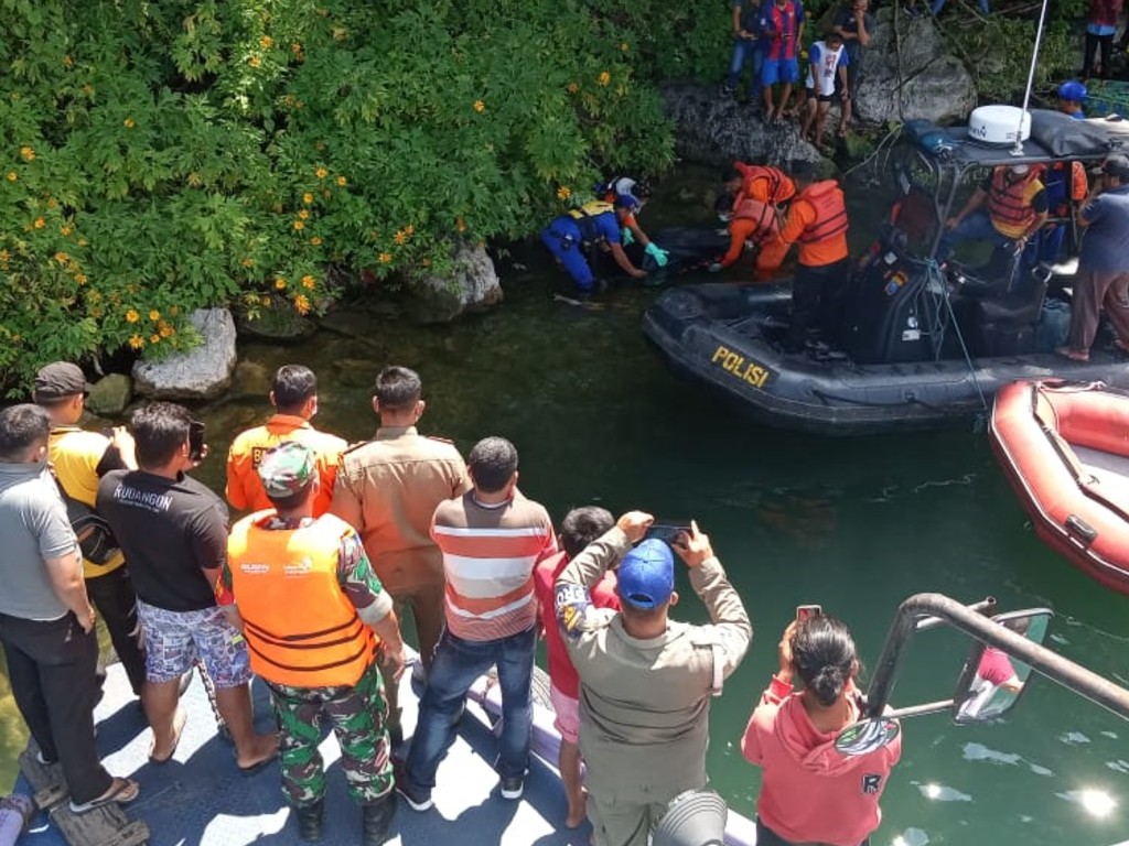 Mayat di Danau Toba