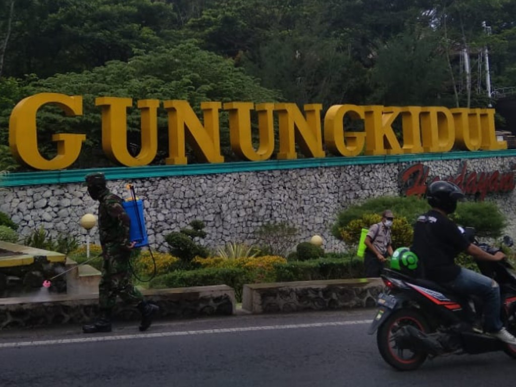 Penyemprotan disinfektan Gunungkidul