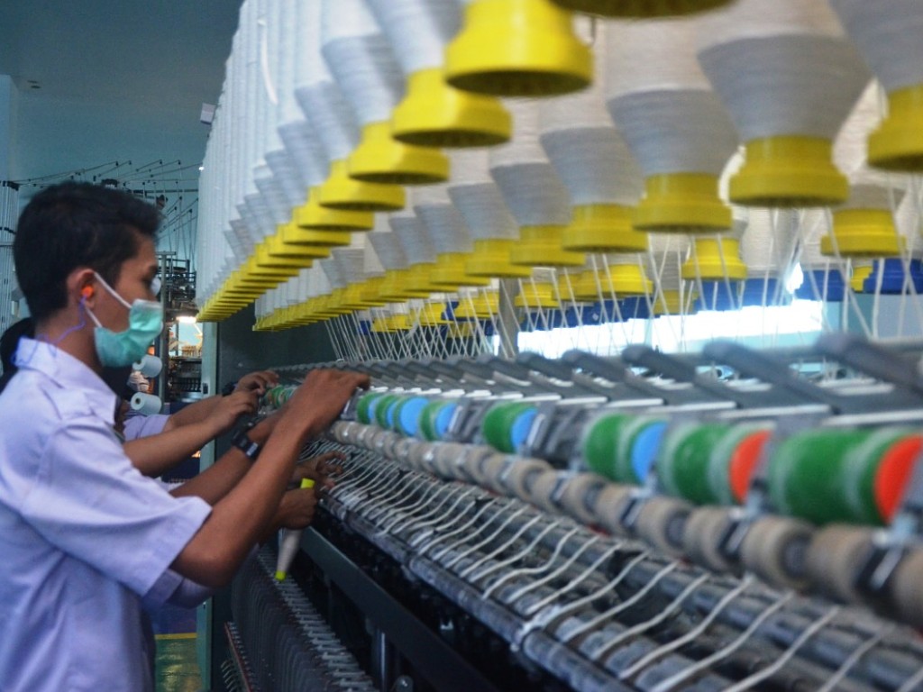Aktivitas Produksi Industri Tekstil