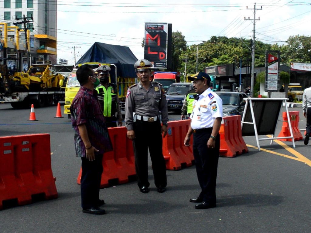 Magelang tutup jalan