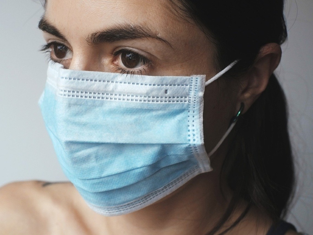 Ilustrasi memakai masker