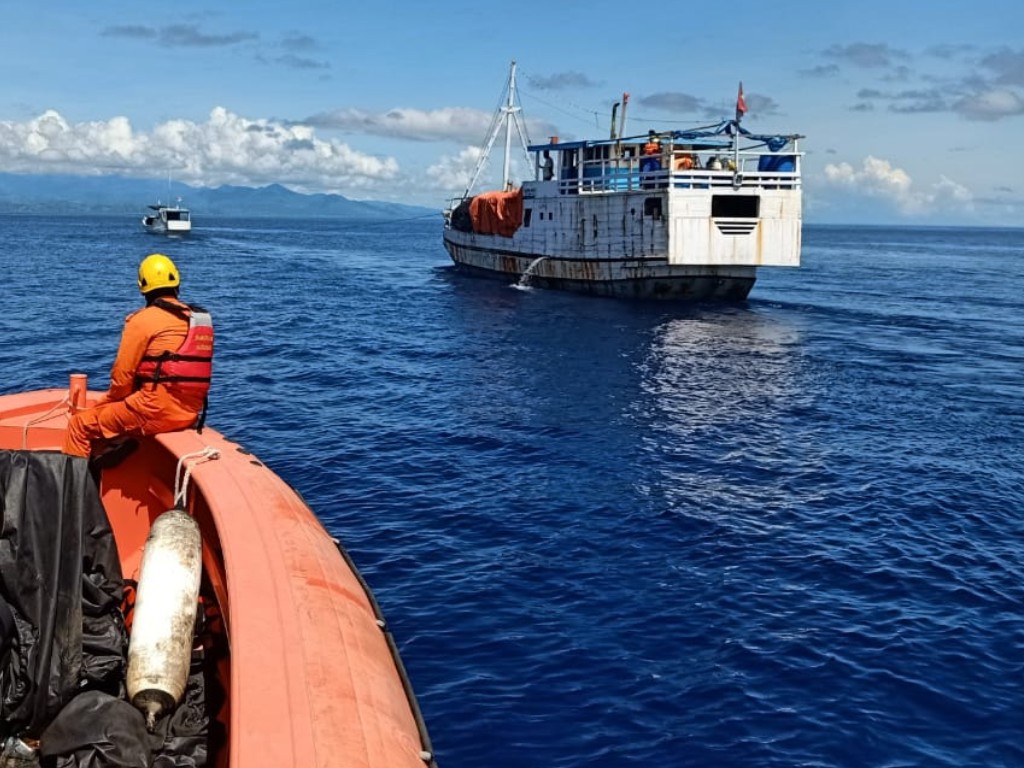 Kapal Angkut Kapas Macet di Tanjung Menangis NTB | Tagar
