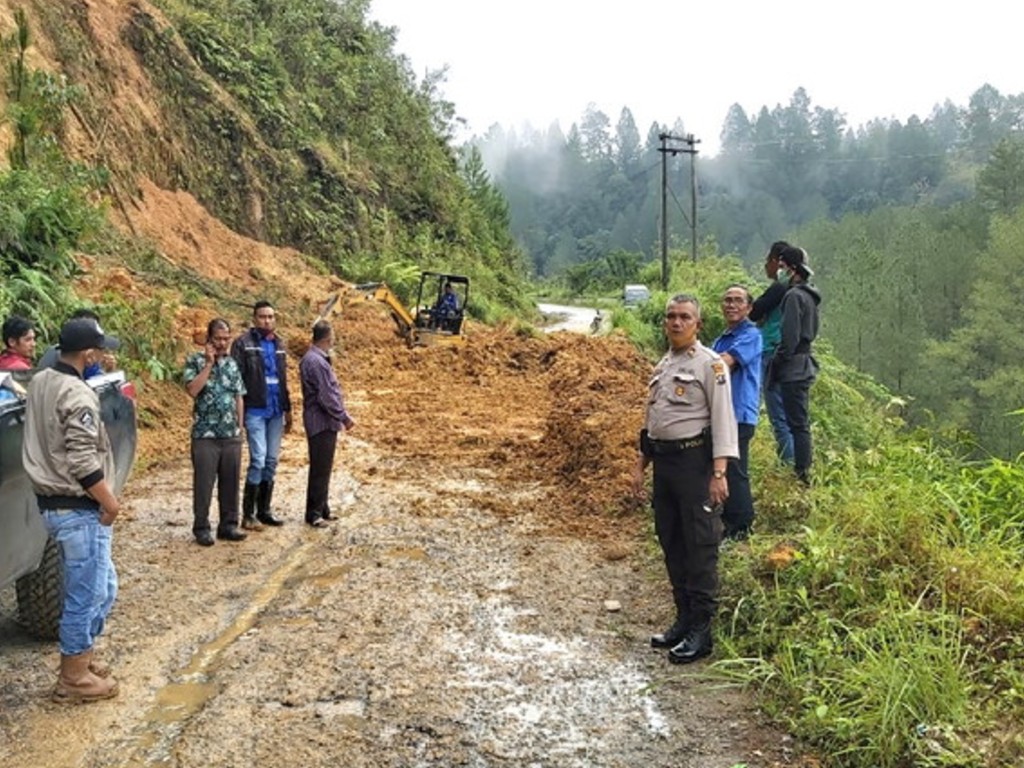 Jalan Longsor Taput