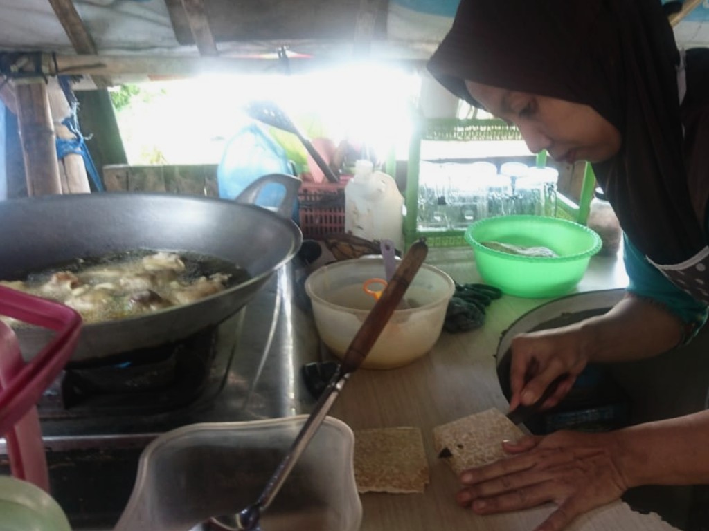 penjual gorengan