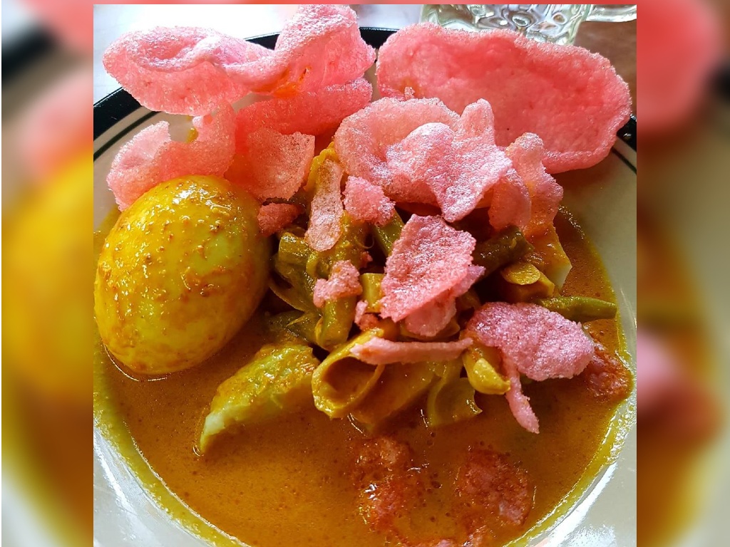 Lontong sayur padang