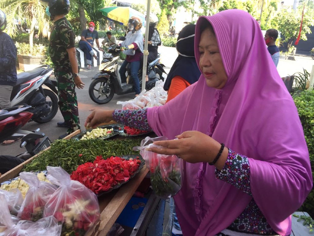 Penjual Bunga Kuburan