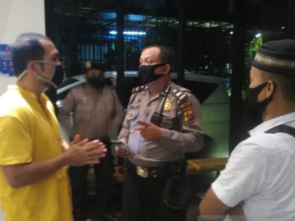 Polisi Bubarkan HUT di Medan