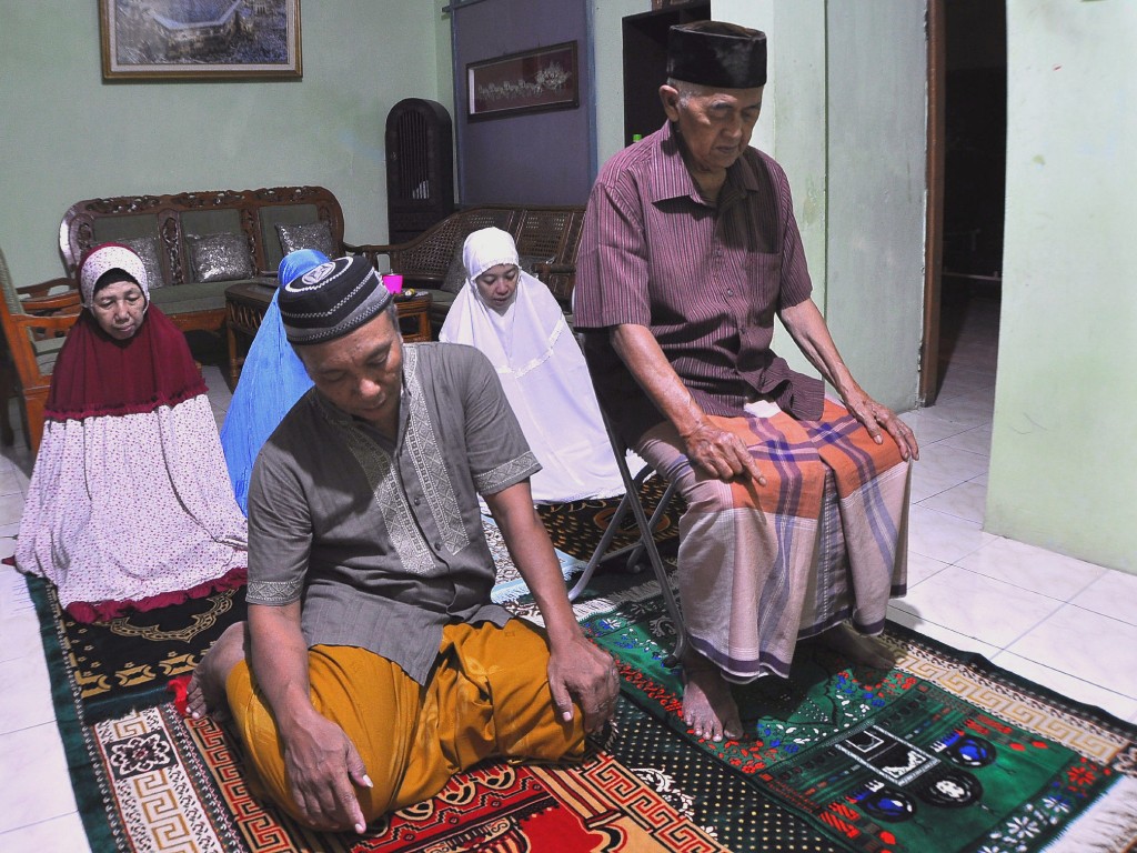 Salat Tarawih di Rumah