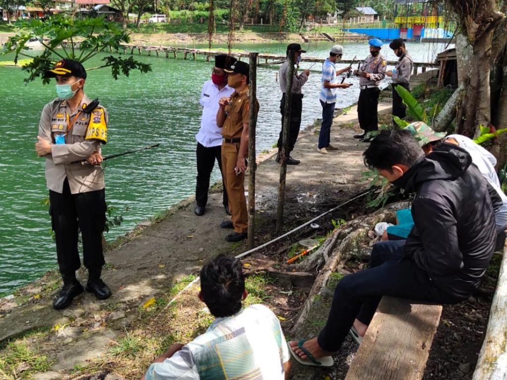 Mancing di Danau Maninjau