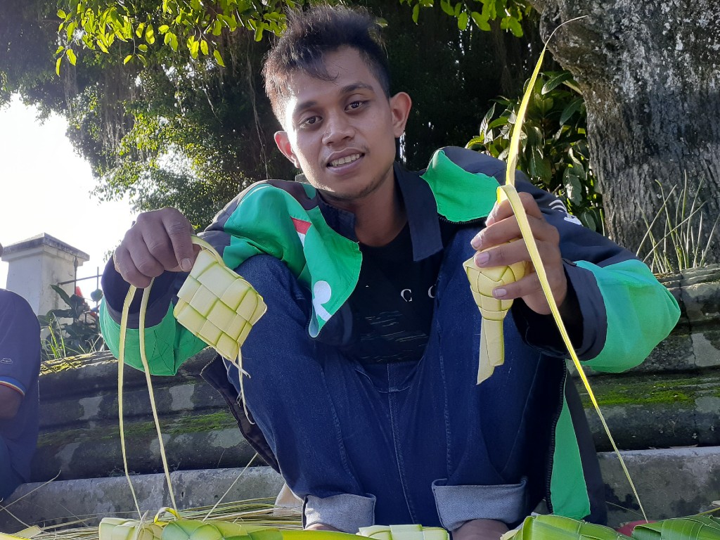 Ojol dan ketupat di Yogyakarta