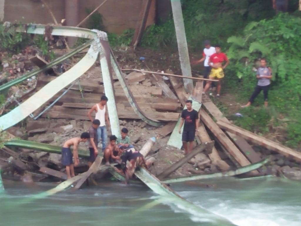 Jembatan Ambruk di Sumbar