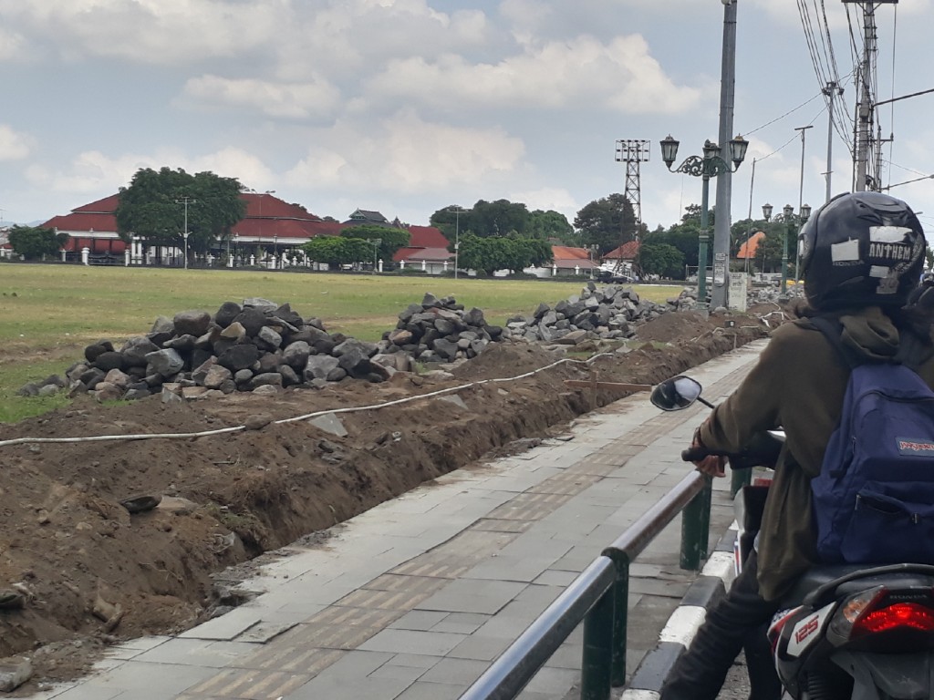 Pembangunan pagar Alun-alun Yogyakarta