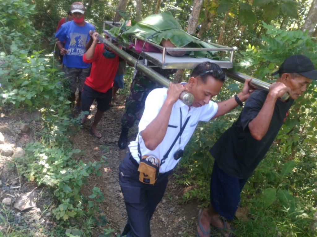 Proses evakuasi jenazah di Kulon Progo