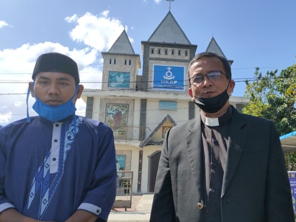 Pendeta dan Ustaz di Samosir