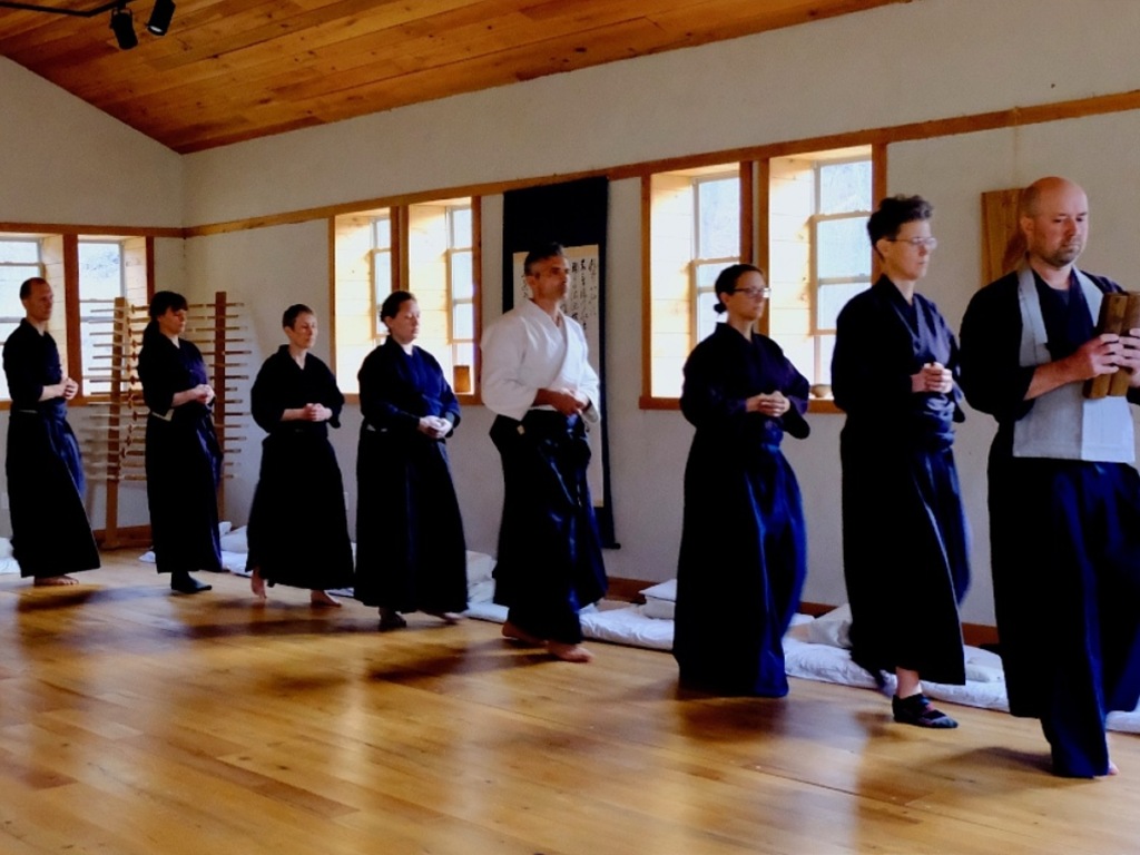 Meditasi Berjalan atau Kinhin