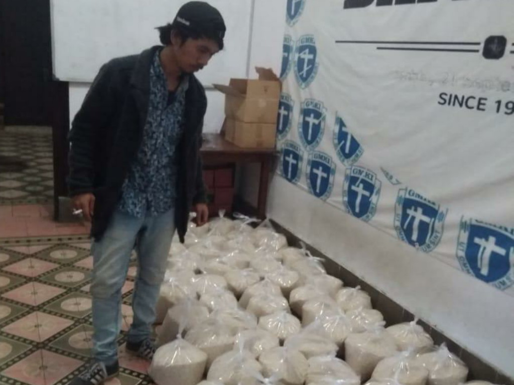 Bantuan beras Kapolda Jawa Barat (Jabar) Irjen Pol Rudi Sufahriady