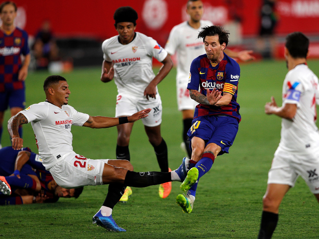 Diego Carlos vs Messi