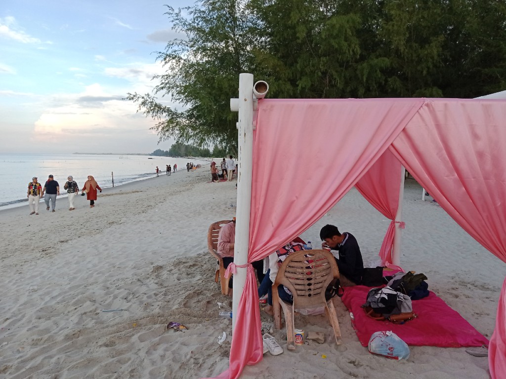 Pantai Romantis Sergei