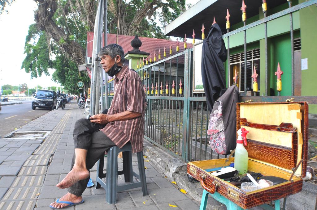 Kisah Udin Tukang  Cukur  di Bawah Pohon Beringin 