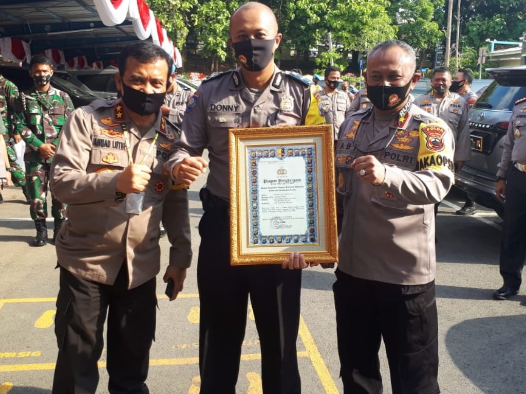 polisi teladan