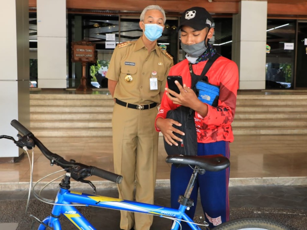 Pelajar Banyumas bersepeda temui Ganjar